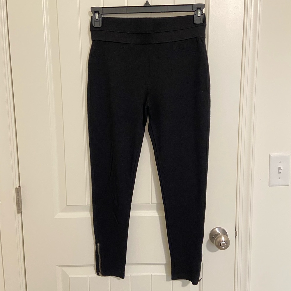 EUC Xhilaration women’s solid black thick knit zipper hem leggings medium